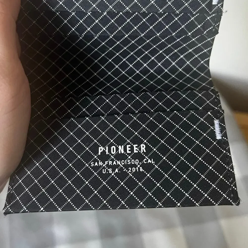 Pioneer Ion Flyfold Card Holder Black White Wallet